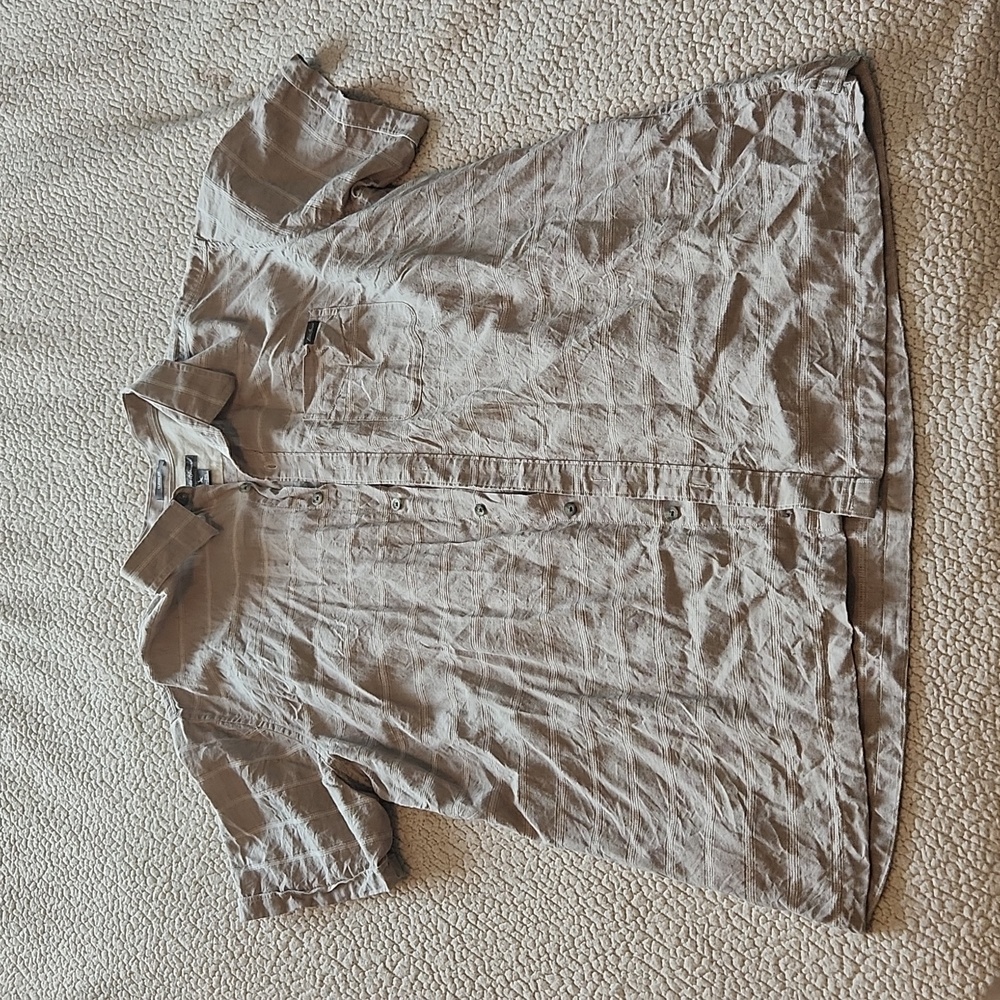Short sleeve linen button up shirt